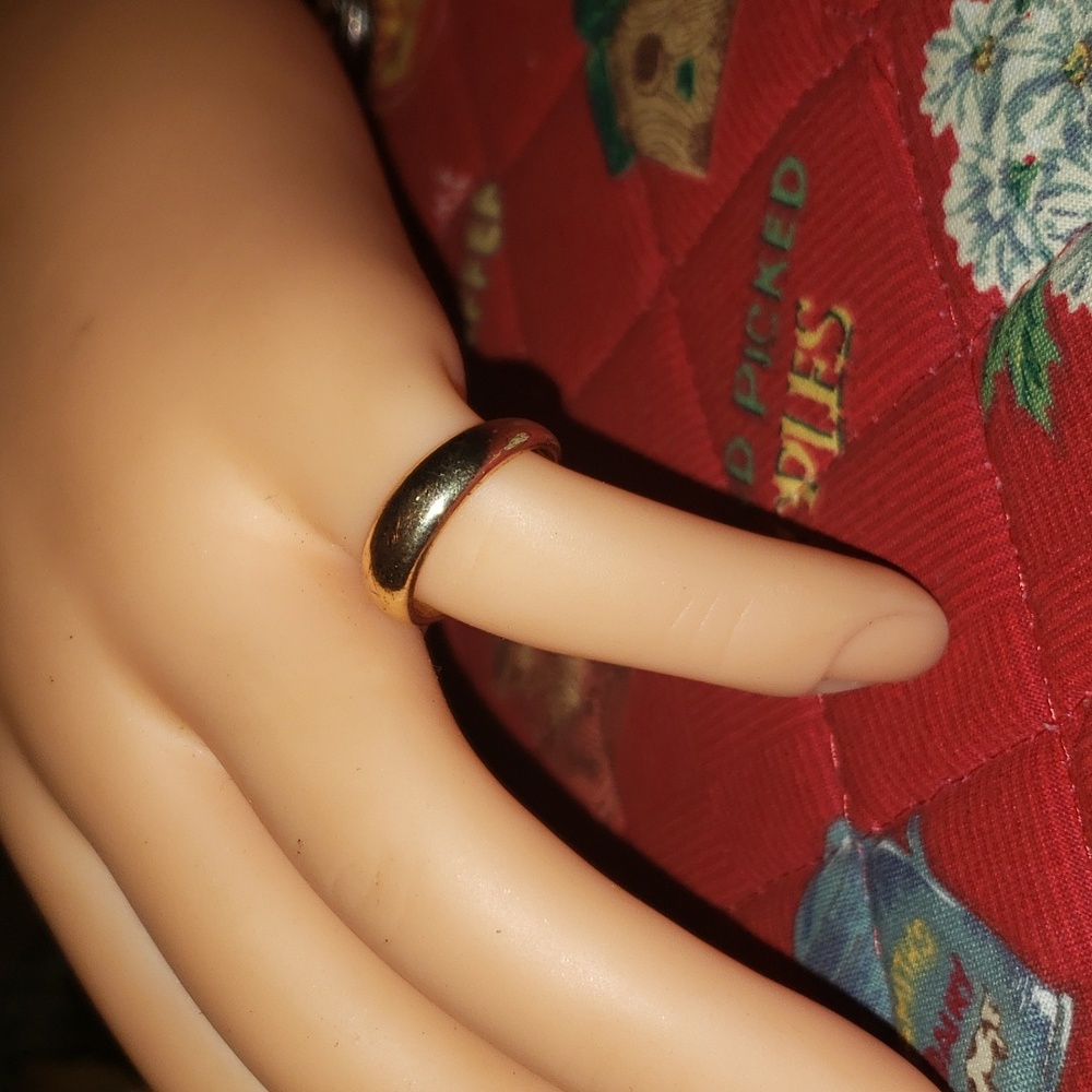 Gold Ring - Picture 2 of 2